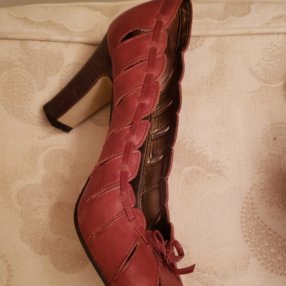 STEVE MADDEN HEELS - Picture 7 of 8